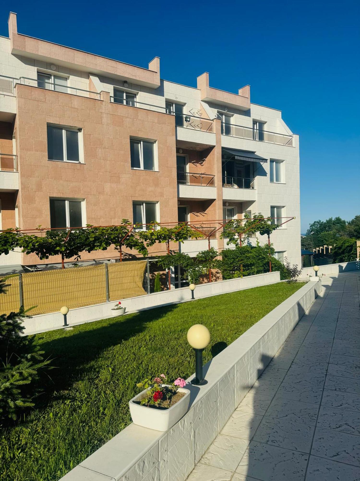 Kiwi Gardens Apartment Byala  Bagian luar foto